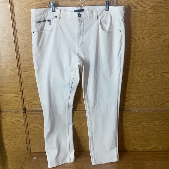 John Varvatos Other - John Varvatos White straight jeans Sz 38 x 27